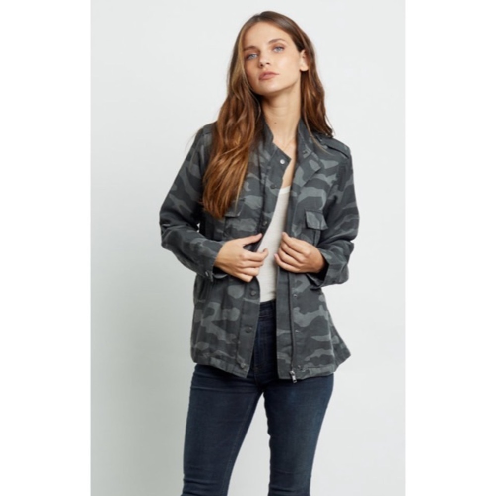 RAILS TREY CHARCOAL CAMO UTILITY JACKET SIZE Small $198 Gray